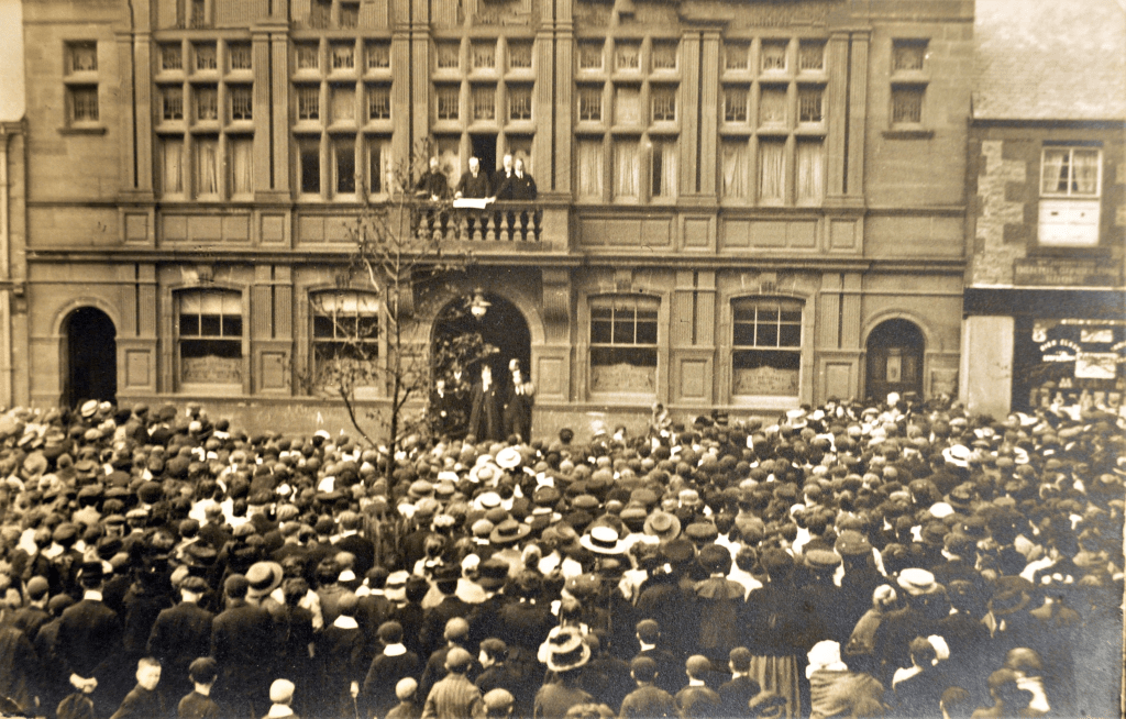 Crowd gathered at Darvel Town Hall for the proclamation of King George V in 1910