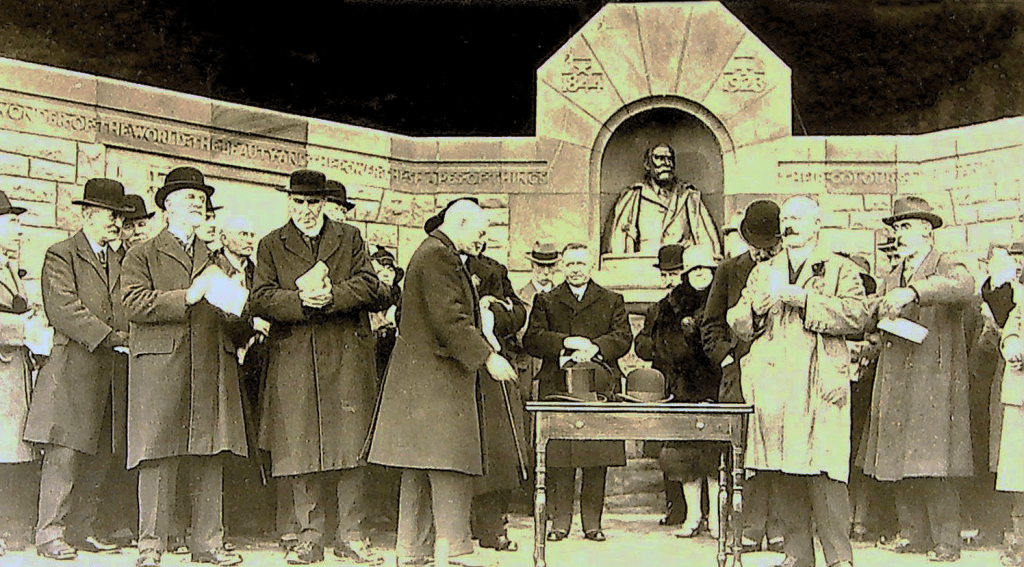 An unidentified gathering at the Alexander Morton Memorial. Date unknown.